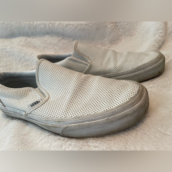 Women’s Vans Classic Slip On - Picture 2 of 4